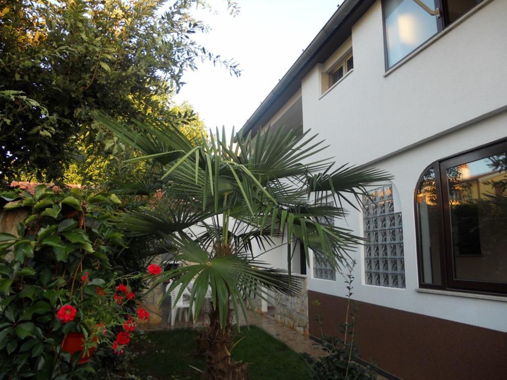 2 Rooms App For 3 Persons With 2 Terraces Near Beach&Town Poreč Eksteriør bilde