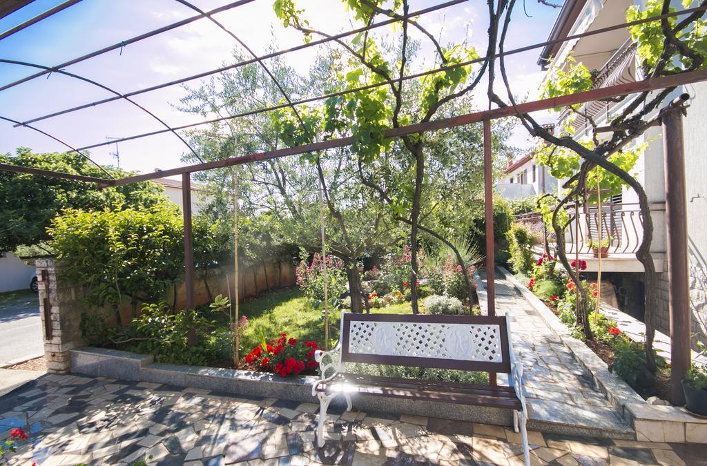 2 Rooms App For 3 Persons With 2 Terraces Near Beach&Town Poreč Eksteriør bilde