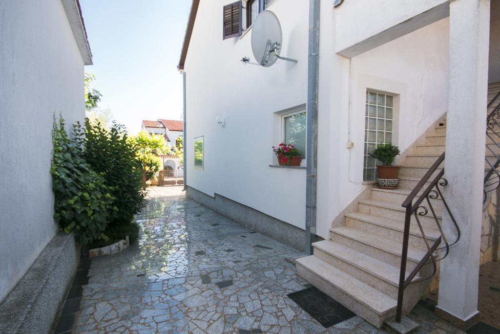2 Rooms App For 3 Persons With 2 Terraces Near Beach&Town Poreč Eksteriør bilde